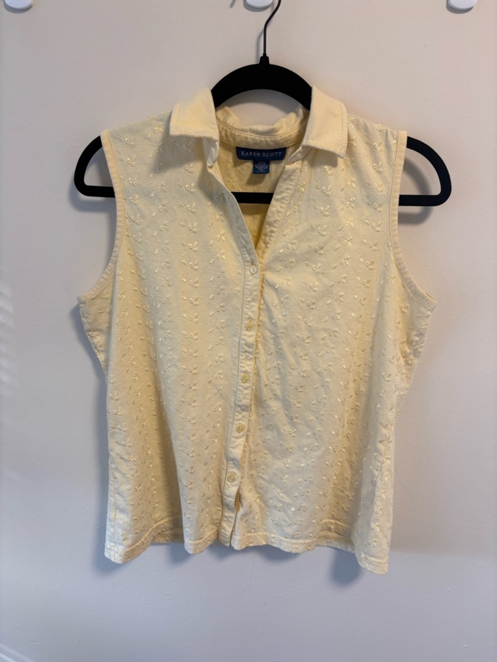 Karen Scott Pale Yellow Sleeveless Eyelet Button-Down Shirt